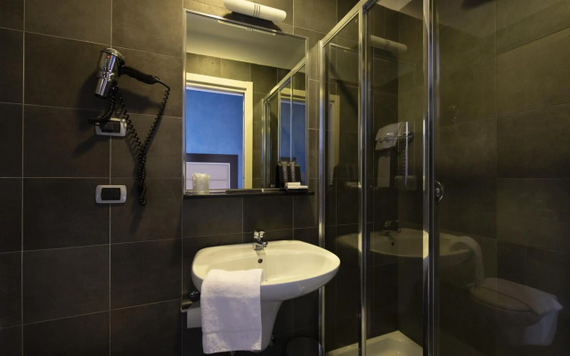 Hotel Five