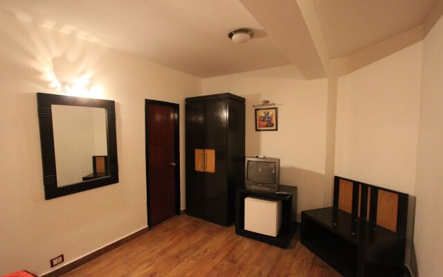 8fold-Pinecrest By LaRiSa, Bhimtal
