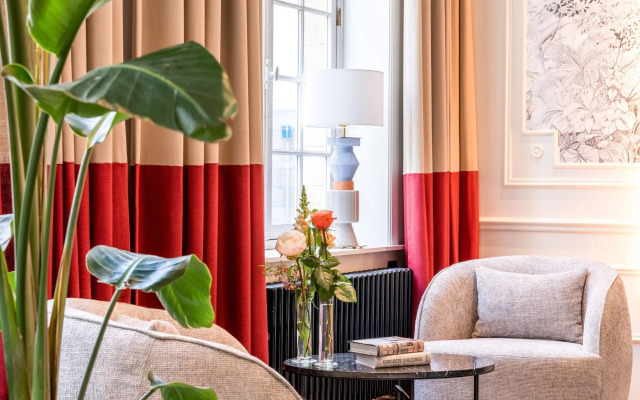 Sapphire House Antwerp, Autograph Collection