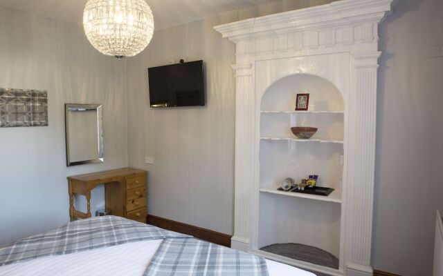 Crown and Cushion Appleby