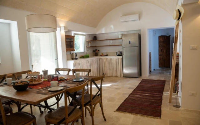Traditional Trullo la Specchia