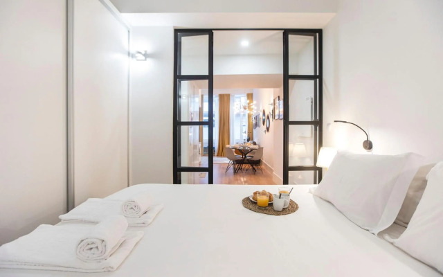 Elegant & Bright Flat by LovelyStay