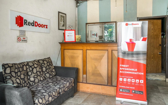 RedDoorz near Plaza Senayan