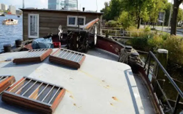 Anna Johanna Houseboat
