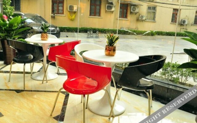 Yunhong Hotel (Guangzhou Railway Station Xicun Subway Station)