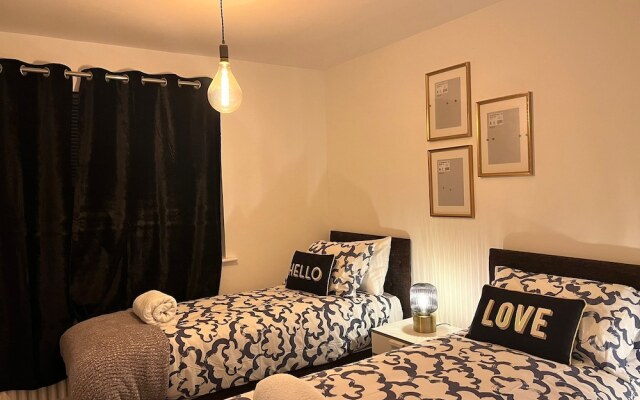 Modern Renovated 2-bedroom House