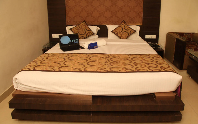 OYO Premium Allahabad Civil Lines