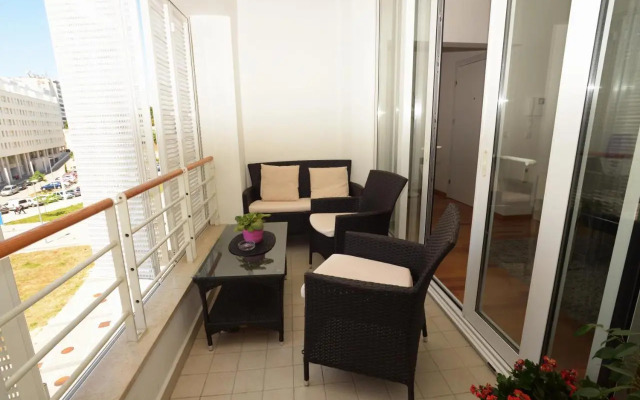 Base Bridge Apartment