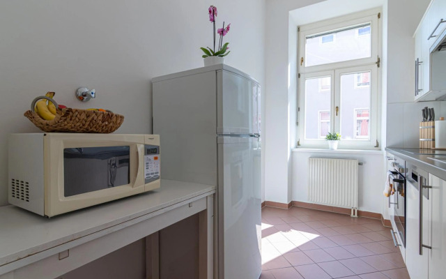 Yeshello Elegant Apartment near Central Vienna