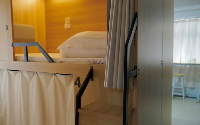 Waveflo Hostel