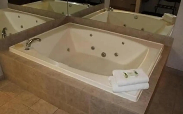 Crown Choice Inn & Suites Lakeview & Waterpark