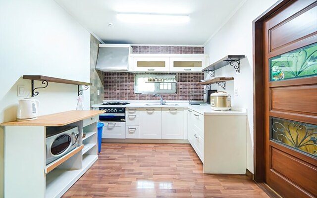 Wanju Daedunsan Sanjarak Pension