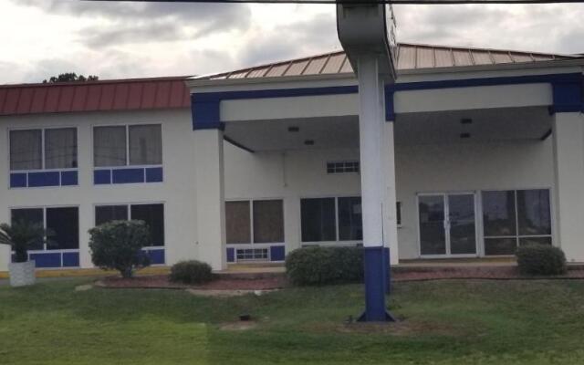 Family Inns of America