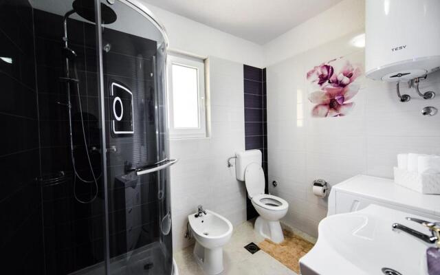 MARISKA - with swimming pool - A2(6+2)