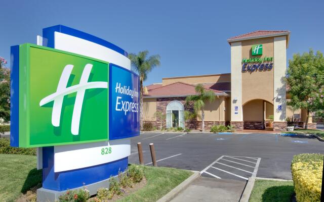 Holiday Inn Express Oakdale, an IHG Hotel