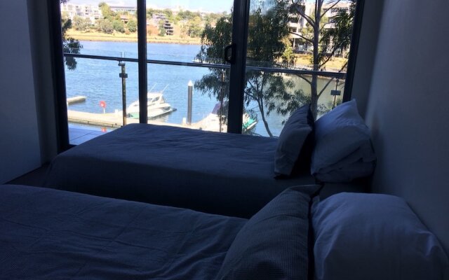 Marina View Apartment on the Maribyrnong River, Melbourne