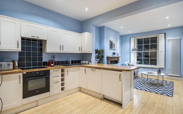 Penryn Apartment by Flexystays