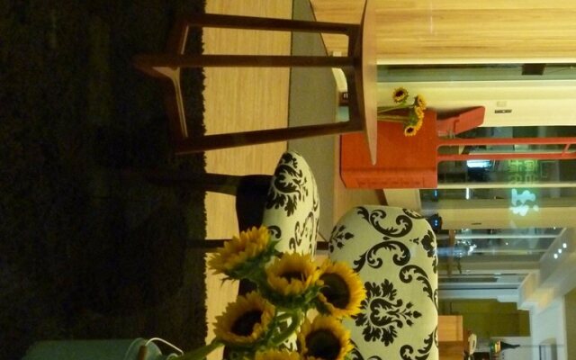 Tavern L Hostel