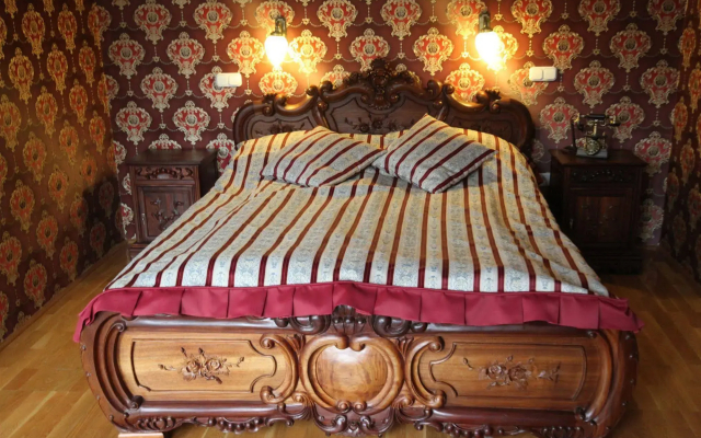 Fried Castle Hotel and Restaurant
