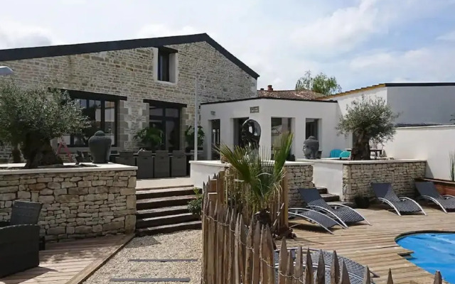 Majestic Villa in Nuaille-d'aunis With Sauna