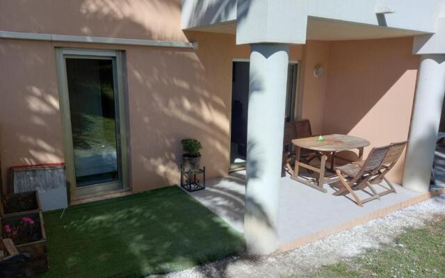 T3 A/C Côte d'Azur, Piscine, Plage à 350m, WIFI