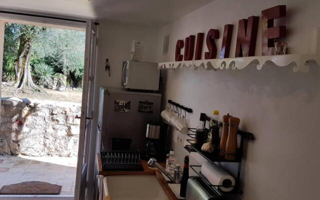 Studio indépendant dans mas provencal