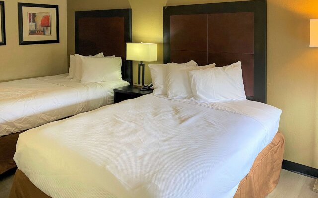 Clarion Pointe Independence - Kansas City