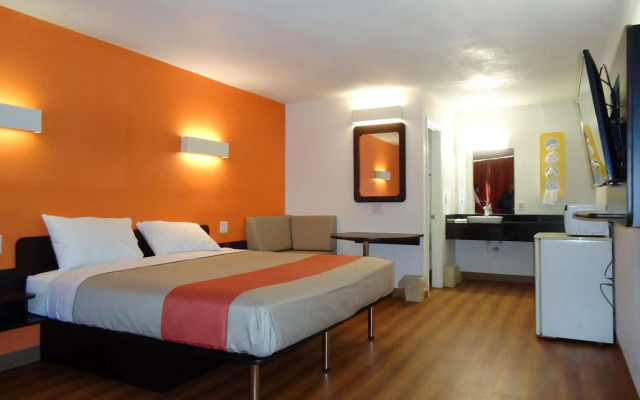 Motel 6 Connellys Springs, NC