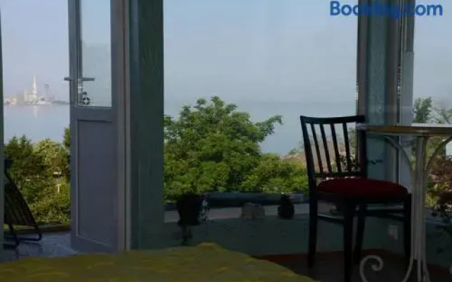 TJ Guest House