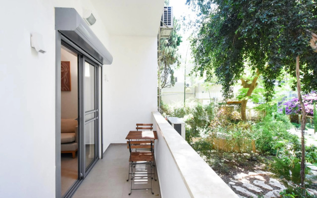 Magic Lily by HolyGuest