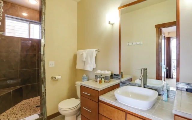 Alluring Manson Lakeside Condo w/ Shared Pool!