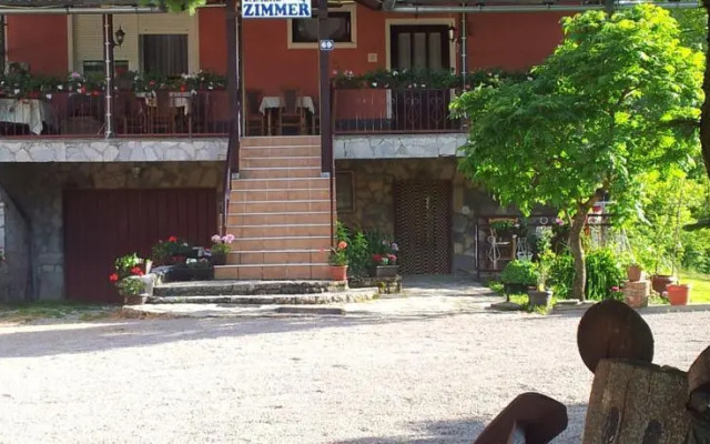 Guest House Family Varda