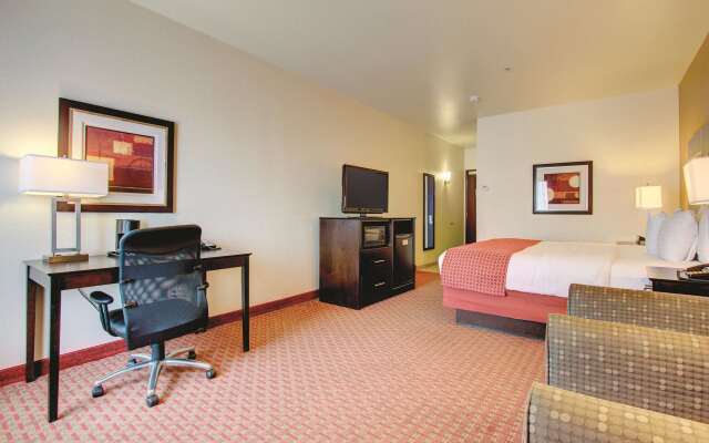 La Quinta Inn & Suites by Wyndham Denver Gateway Park
