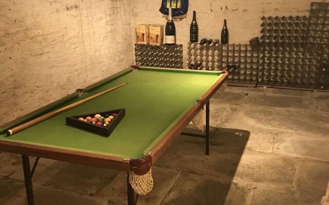 Lower Buckton Country House - Sleeps 12