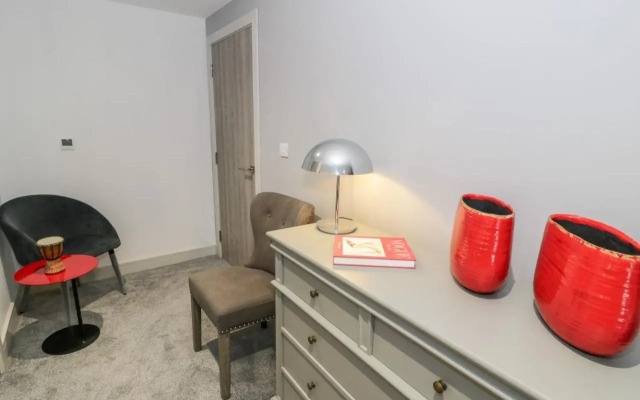 Capel Mawr, Basement 19