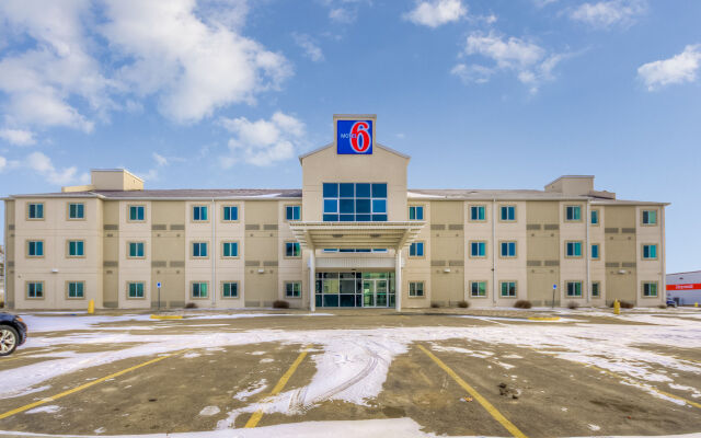 Motel 6 Estevan, SK