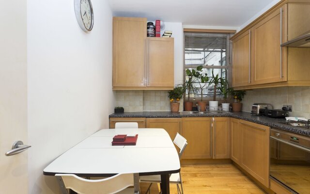 Spacious Flat In Central London