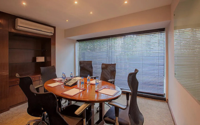 Oakwood Residence Naylor Road Pune