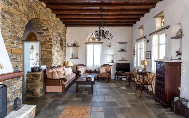 Maison Simone with private heated infinity pool & spectacular sea view