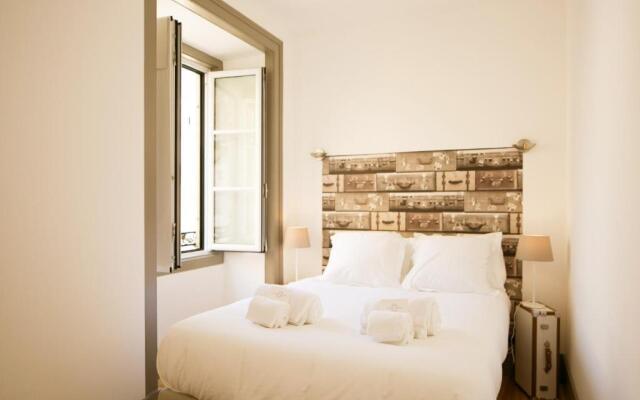 Trendy and Super Central Apartment 21 by Lisbonne Collection