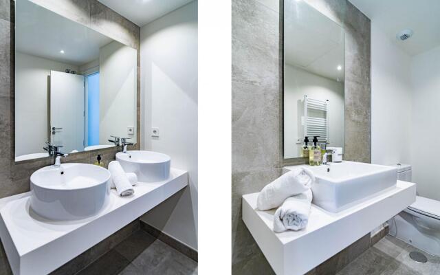 INF32L- Modern city apartment, families only