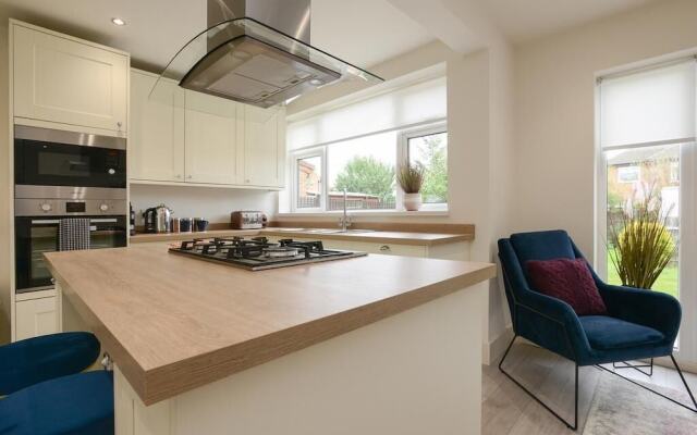 Wollaton House - Fabulous 5 bed house Nottingham