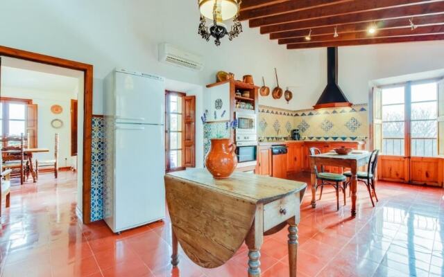 Villa in Consell With Private Pool, air Conditioning and Wifi