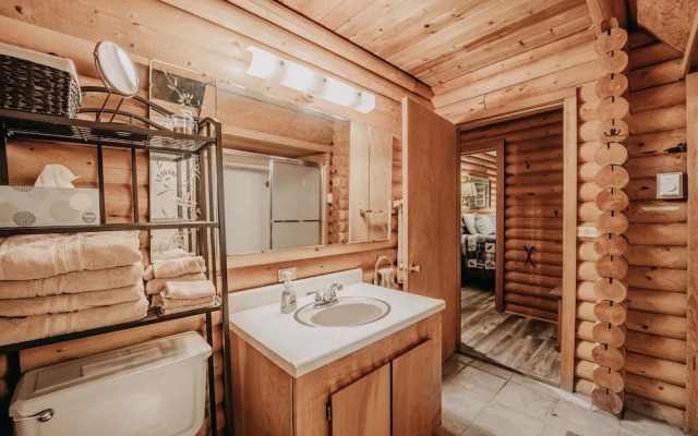 Baker Rim Cabin 17 - A Rustic Family Cabin With Modern Features