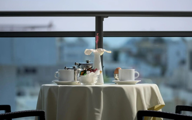 Manousos City Hotel
