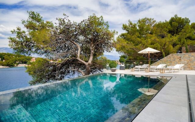 Luxury Villa Silent with Infinity Pool