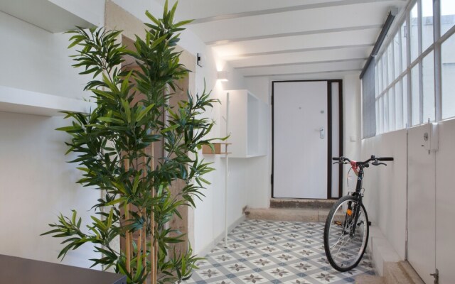 Great Location Close to the Metro