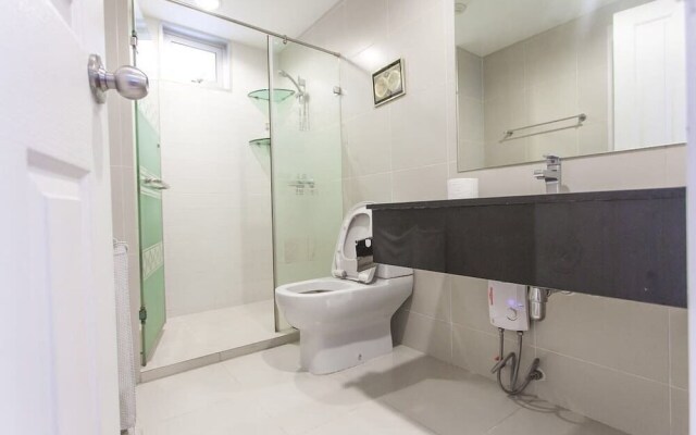 Near MRT Rama 9 Apartment