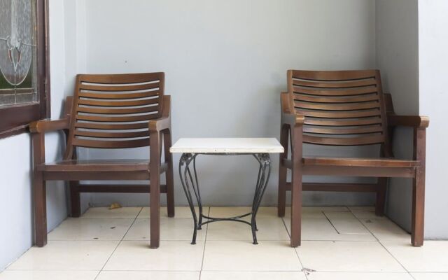 RedDoorz near Widya Mandala University