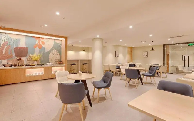 Hanting Hotel (Binzhou Zhongbai Building)